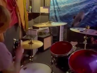 Felicity feline drumming v ju lockout