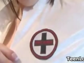 Jeune infirmière vidéos de son grand poitrine