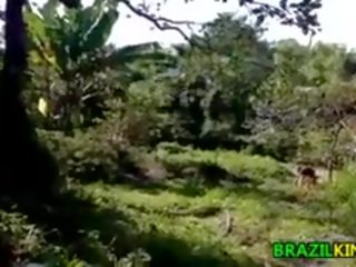 Poor brazilian paghuhugas kanya katawan labas