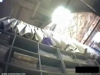 Ιαπωνικό μπανιστηριτζής κάτω από την φούστα λιμουζίνα εσώρουχα κάμερα κατασκοπείας κρυμμένο κάμερα φετίχ ασιάτης/ισσα