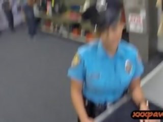 Grande tette latina polizia ufficiale pawned suo fica a guadagnare contante