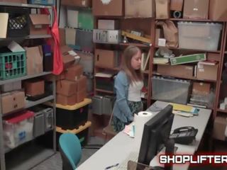 Shoplifting млад женски пол брук блаженство получава прецака