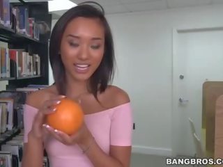 Alina li teaches on how to suck phallus