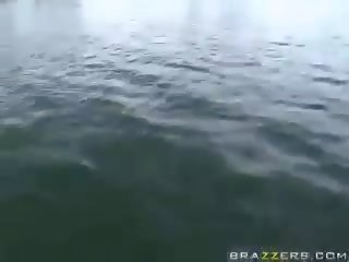 Porn ýyldyzy goes fishin then gets fucked