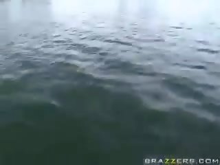 Порно звезда отива fishin след това получава прецака