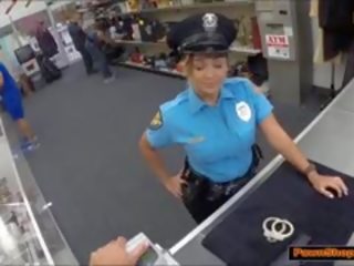 Lotynų amerikietė policininkas video nuo jos užpakaliukas už pinigai