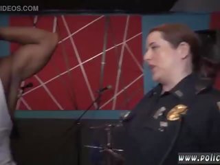 Lésbica polícia oficial e angell verões polícia gangbang cru vídeo
