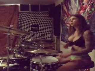 Felicity feline drums em dela cuecas em casa