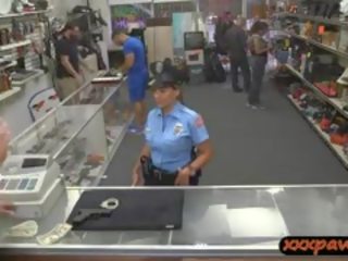 Stor pupper latina politiet offiser pawned henne fitte til tjene kontanter