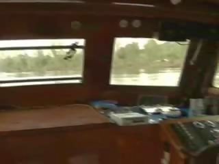 На лесбийки любов лодка има sailed далеч