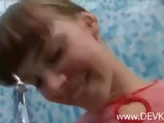 Krištolas aiškus paauglys į as dušas